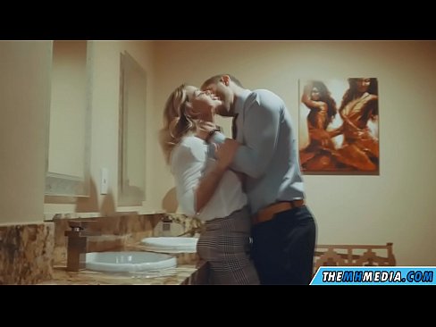 ❤️ Gava ku blondeyek busty we di nav hewşek gelemperî de dixapîne ️ Sluts li porno ku.banglablog.top ❌❤